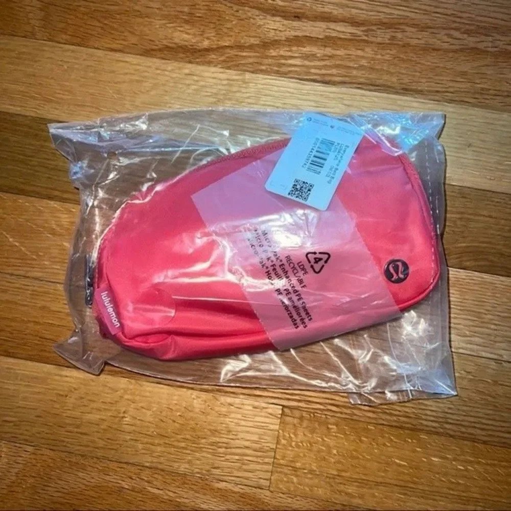 Lululemon Everywhere Belt Bag